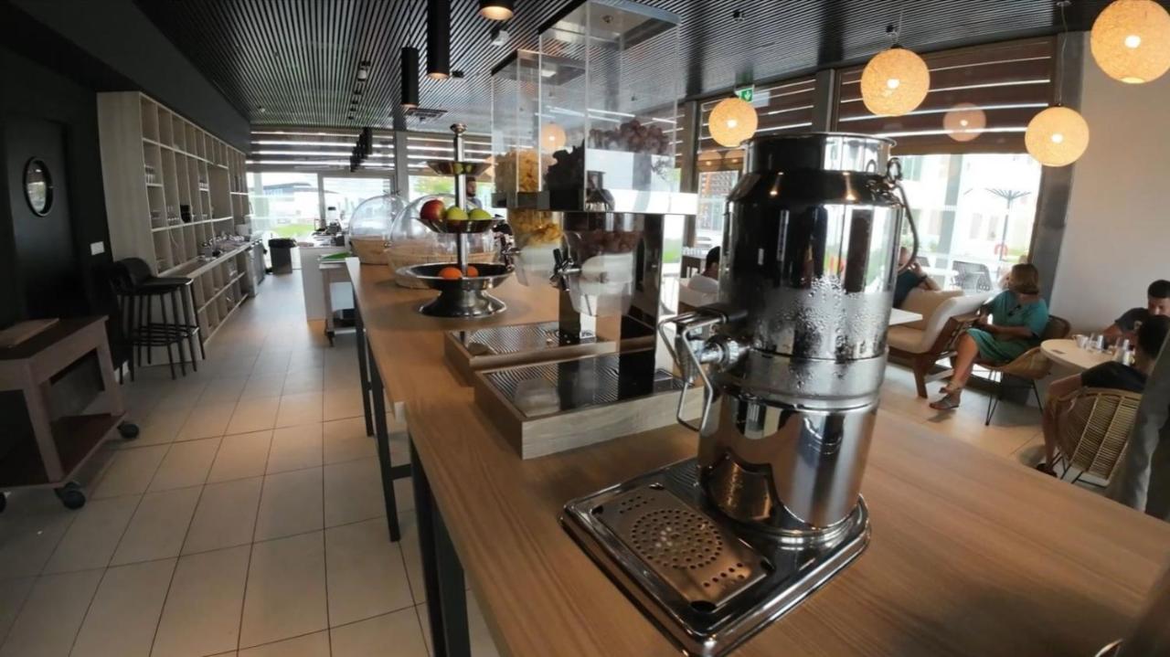 Ibis Styles Mayotte Aeroport Pamandzi Екстер'єр фото